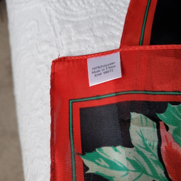 Christmas Poinsettia Scarf EUC - Picture 6 of 8